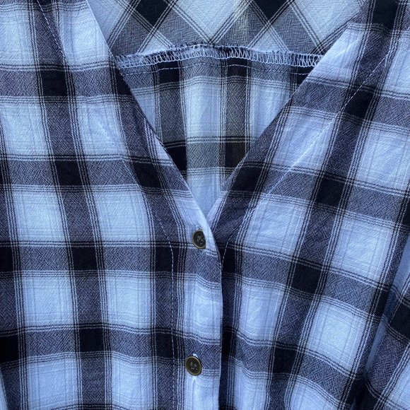 Black and White Knotted Front Plaid Blouse - Picture 3 of 6